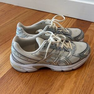 Oasis sneakers